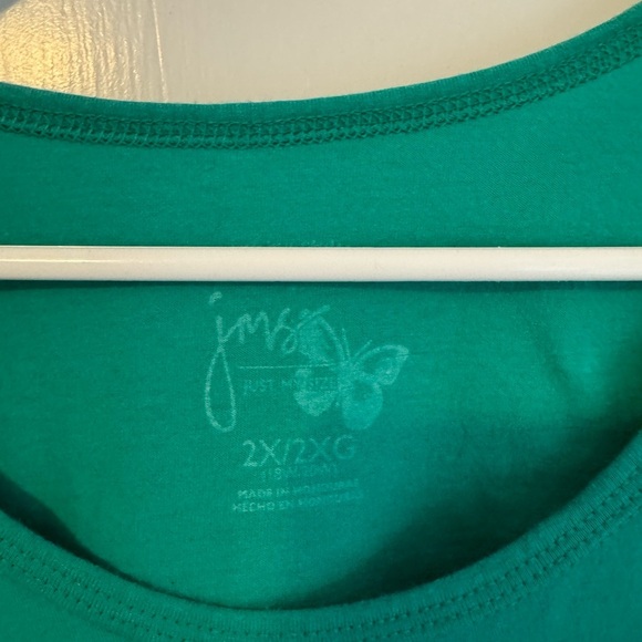 Beautiful happy flower tee shirt that can be dressed up or down. Must have - Picture 2 of 7